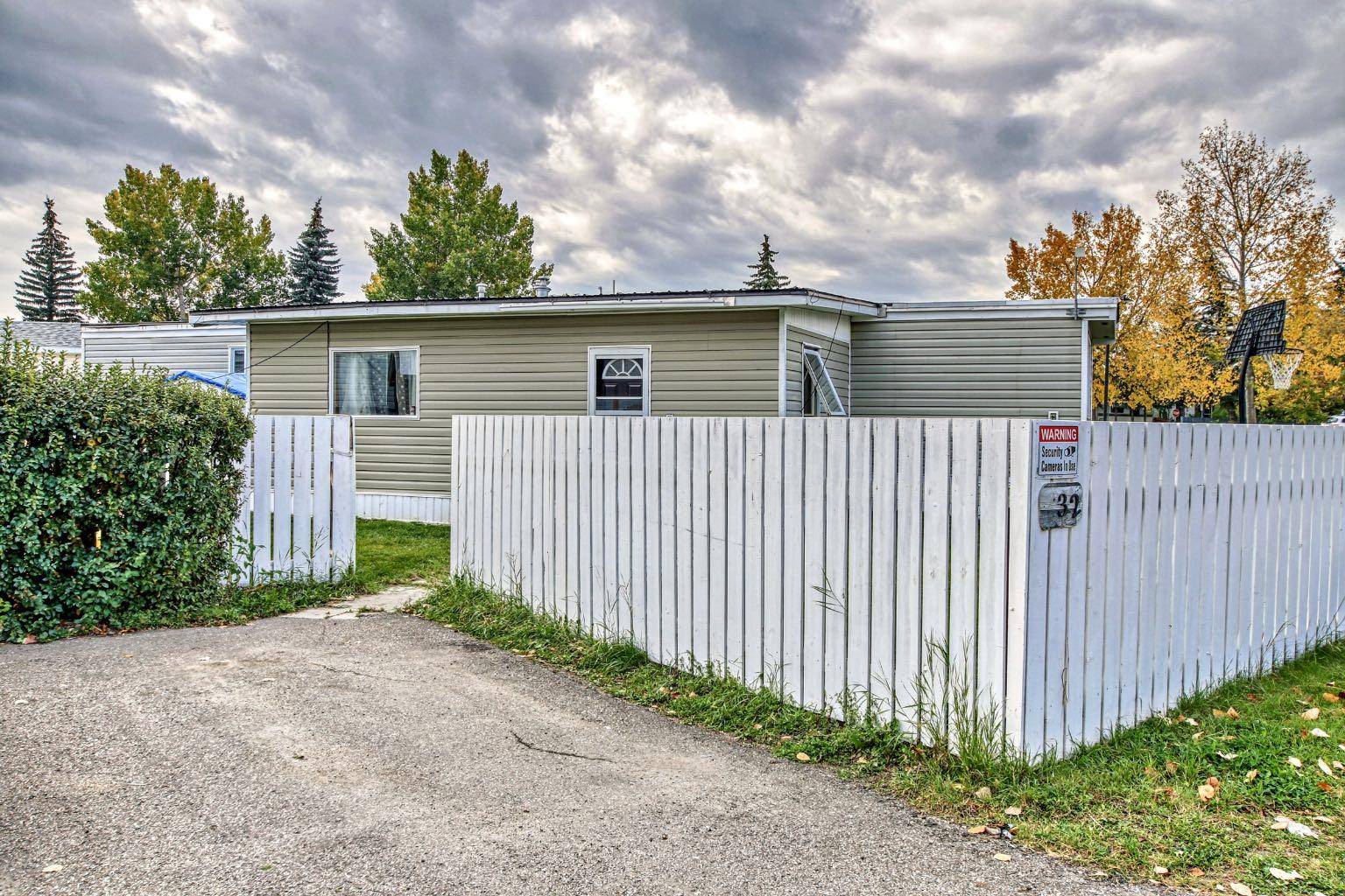 Red Deer, AB T2P 2A6,5344 76 ST #132