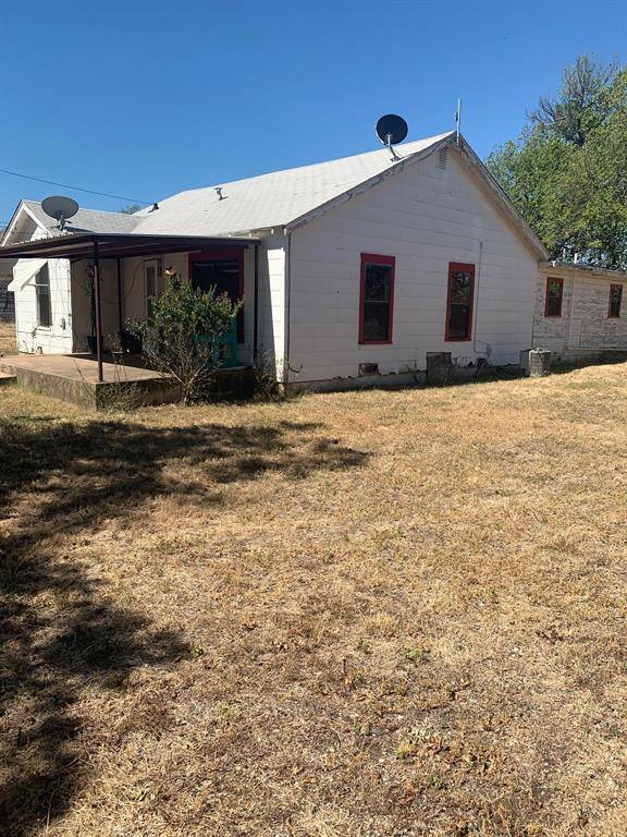 Brady, TX 76825,704 s willow