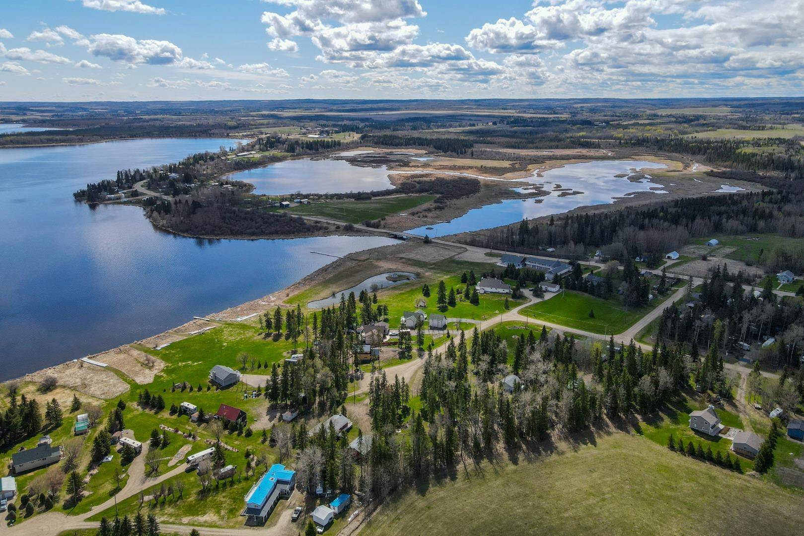 Buck Lake, AB T0C 0T0,202 1 AVE NW