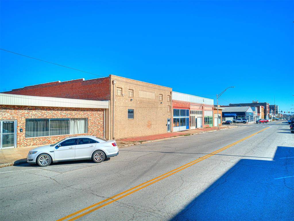 Shawnee, OK 74801,212 W Main