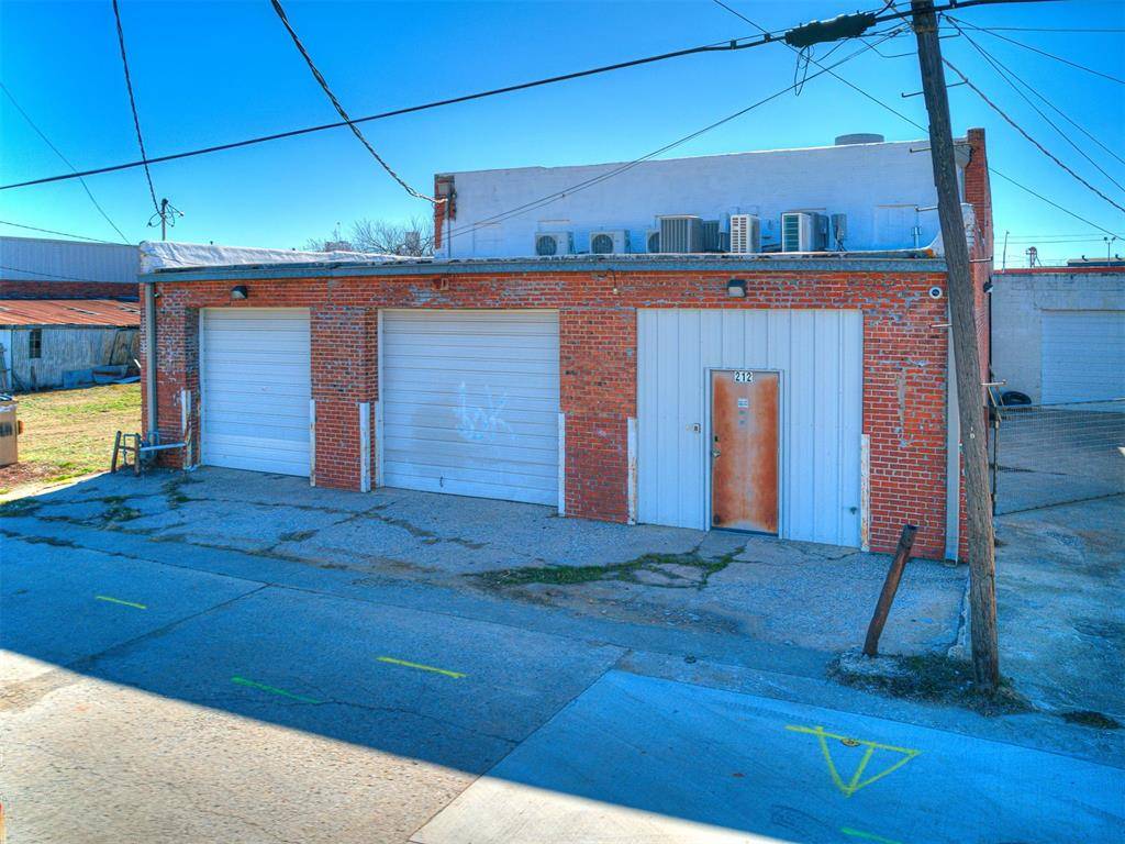 Shawnee, OK 74801,212 W Main