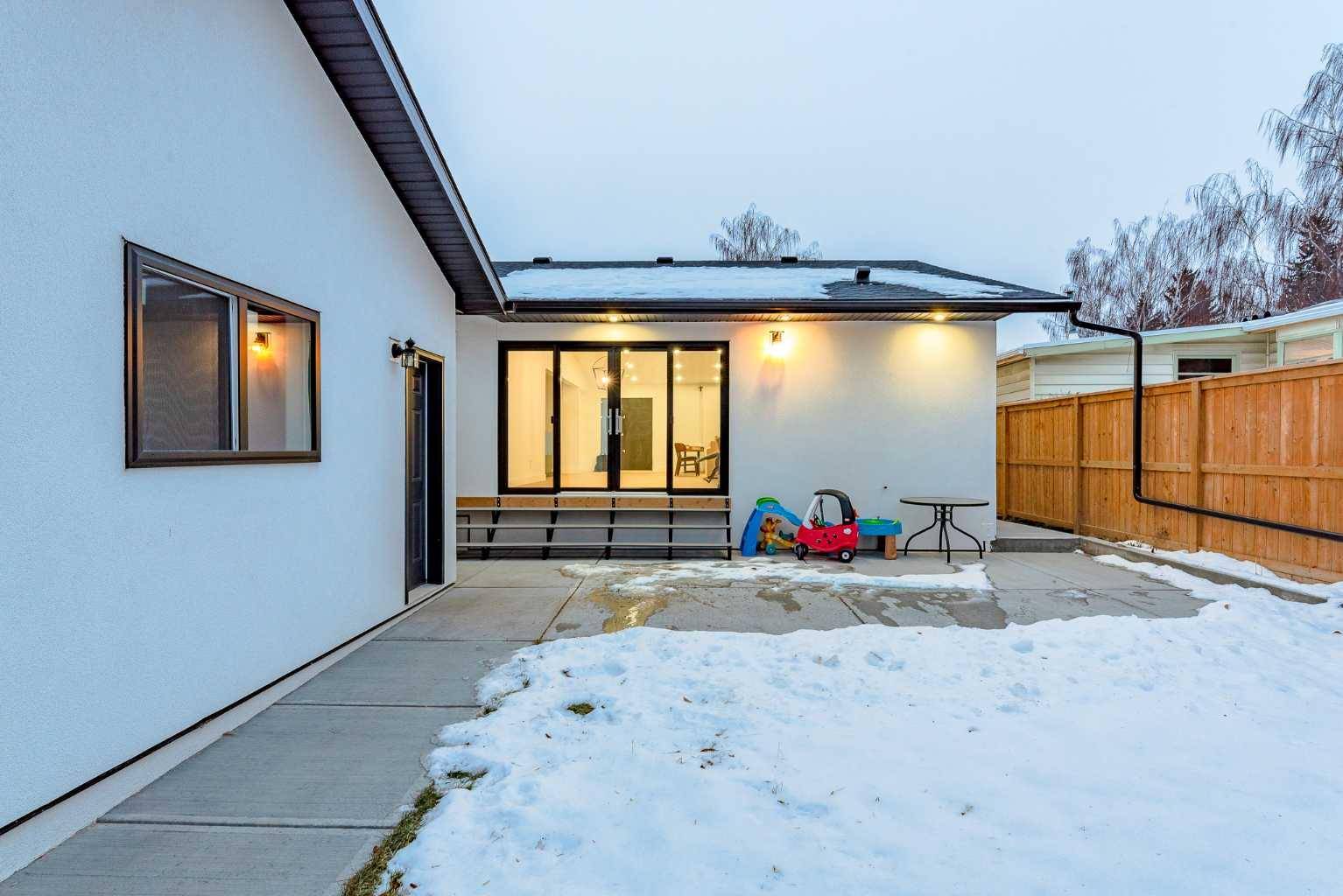 Calgary, AB T2V2J3,56 Klamath PL SW