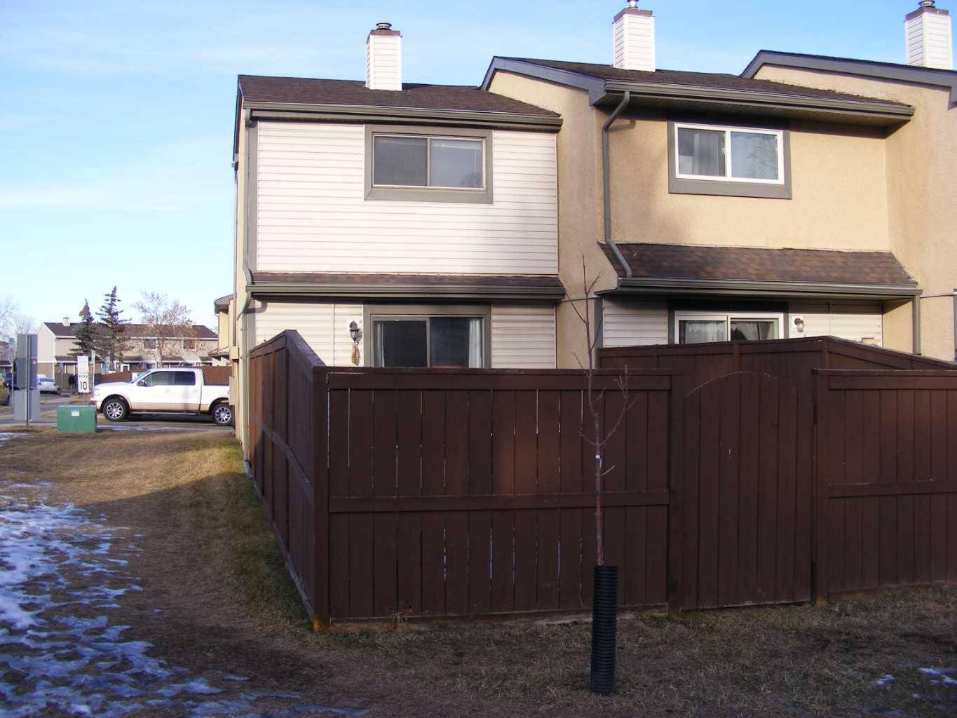 Calgary, AB T1Y 3Z4,2720 Rundleson RD NE #61