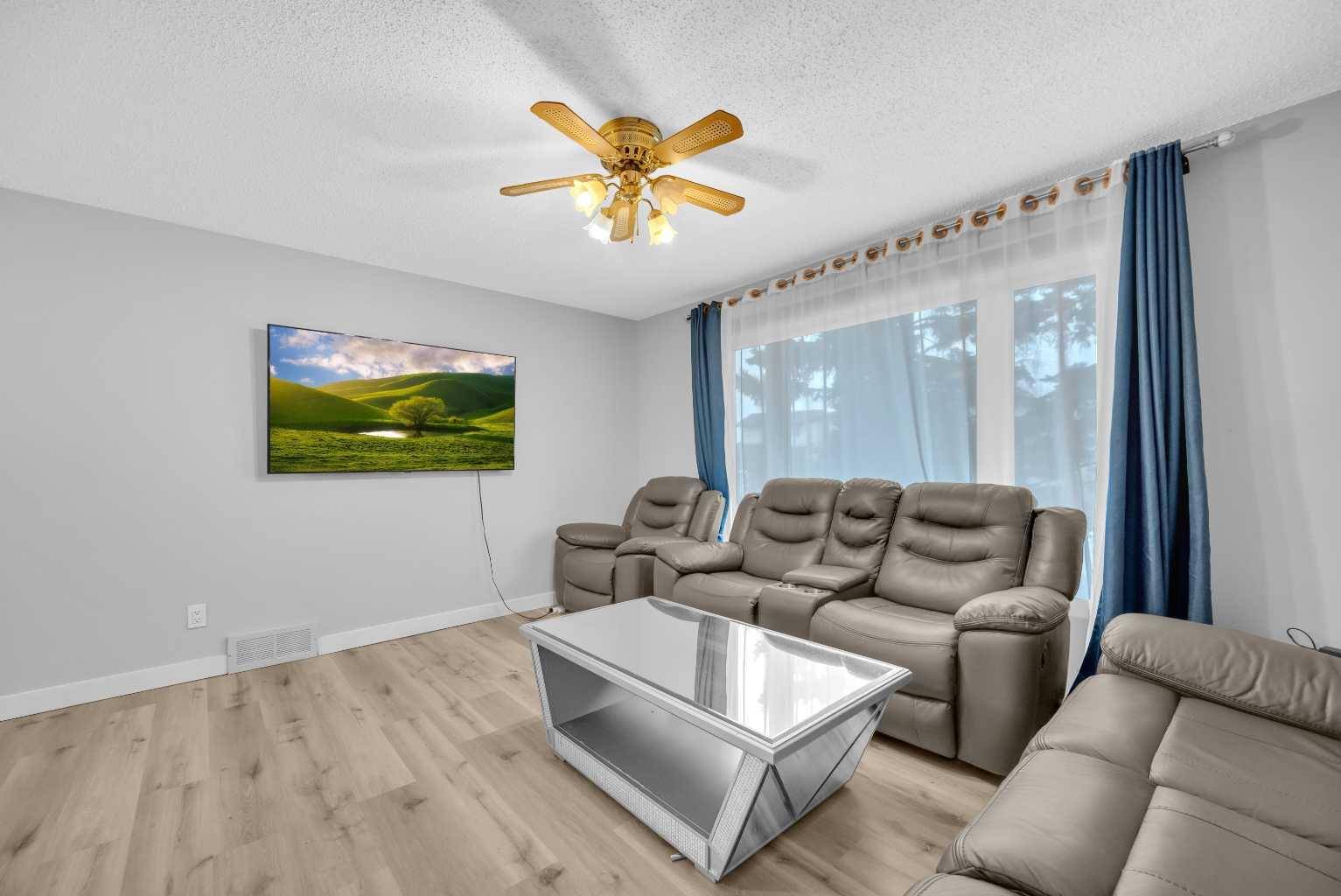 Calgary, AB T2A 6S9,260 Abadan PL NE