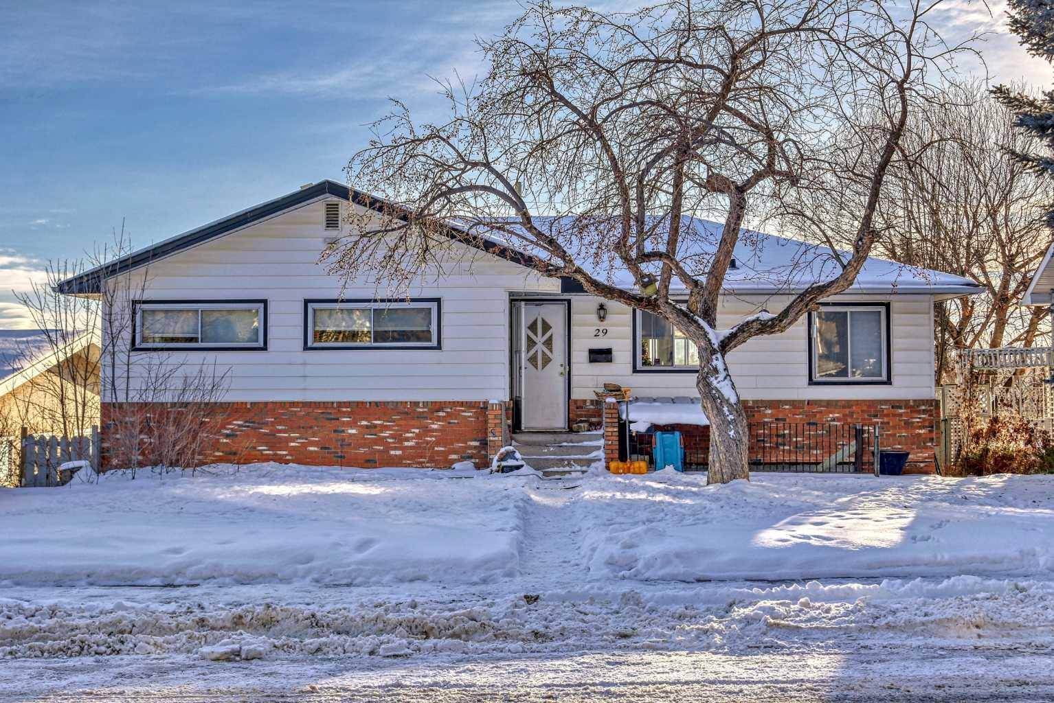 Calgary, AB T2L 0R1,29 Collingwood PL NW