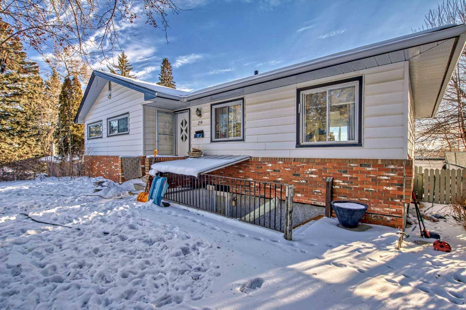 Calgary, AB T2L 0R1,29 Collingwood PL NW