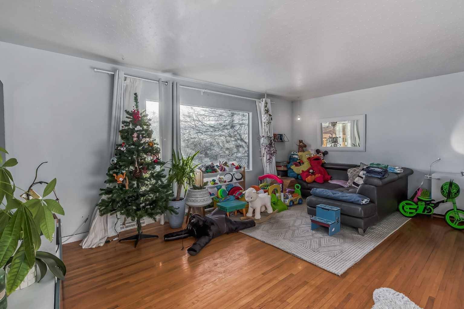 Calgary, AB T2L 0R1,29 Collingwood PL NW