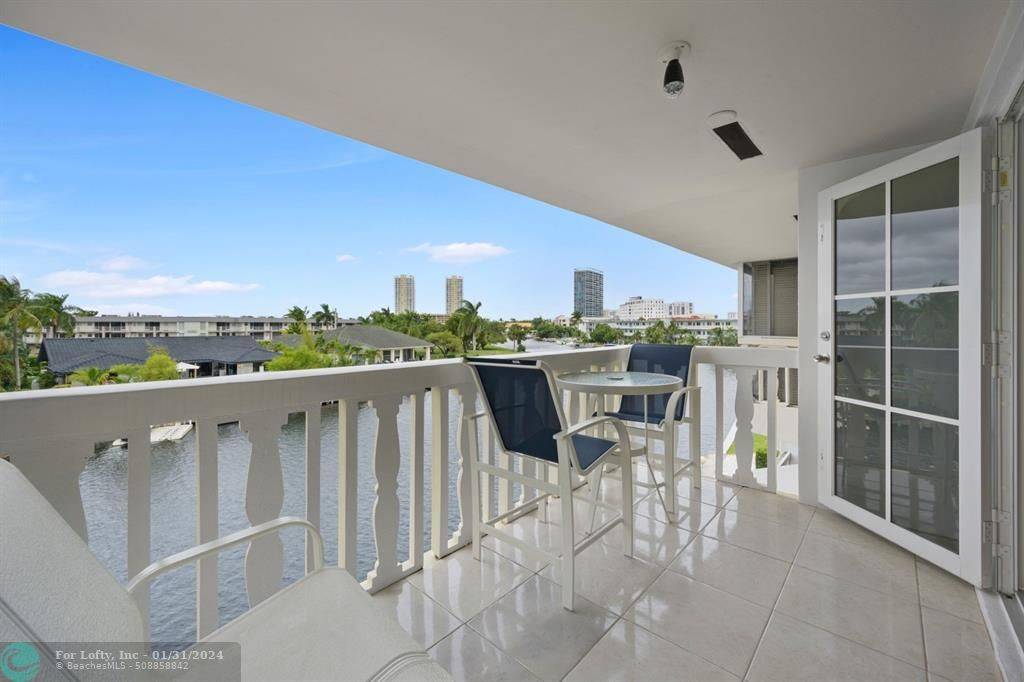 Hallandale Beach, FL 33009,460 Paradise Isle Blvd  #308