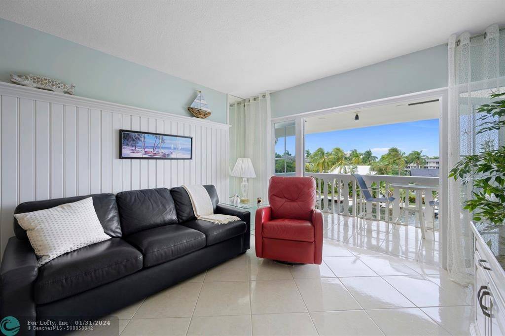 Hallandale Beach, FL 33009,460 Paradise Isle Blvd  #308