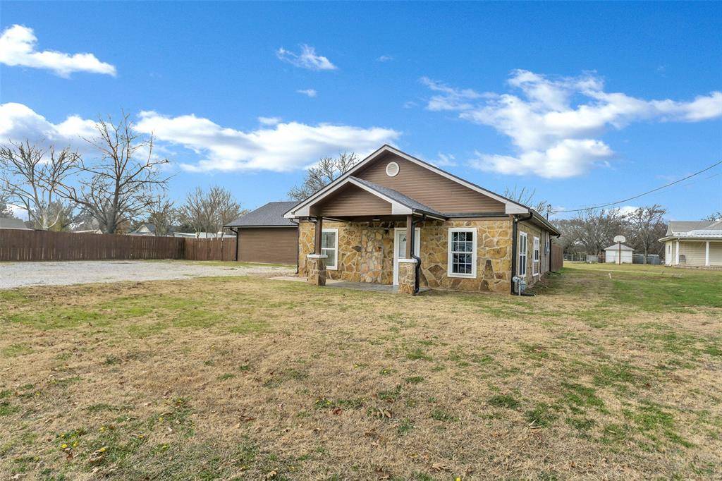 Paradise, TX 76073,102 Maple Street