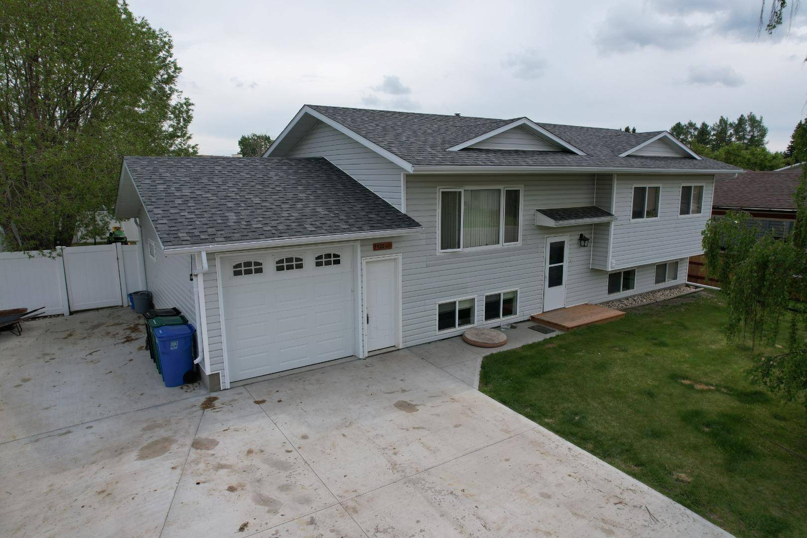 Beaverlodge, AB T0H 0C0,1122 7 AVE W