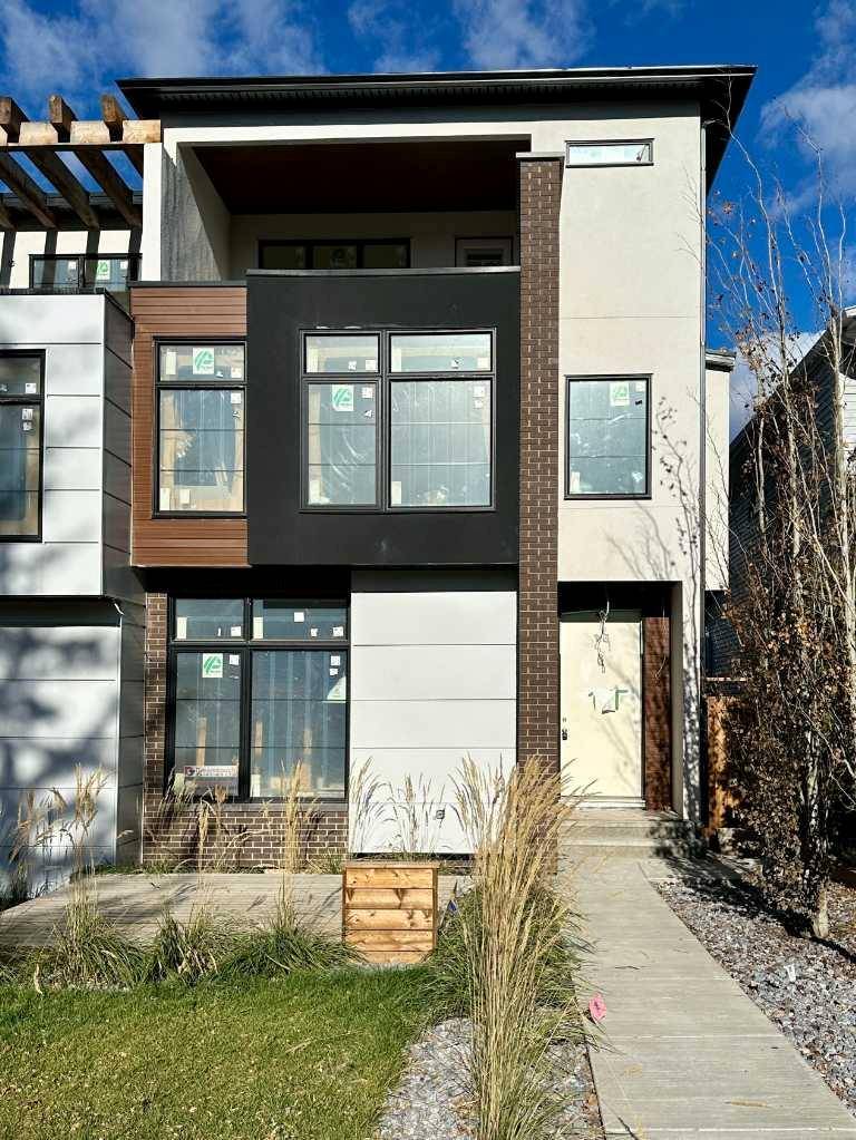 Calgary, AB T2T 1H9,2232 27 AVE SW