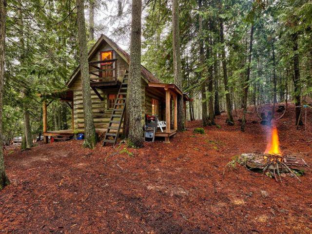 6057 LINE 17 ROAD, North Shuswap, BC V0E 1M7