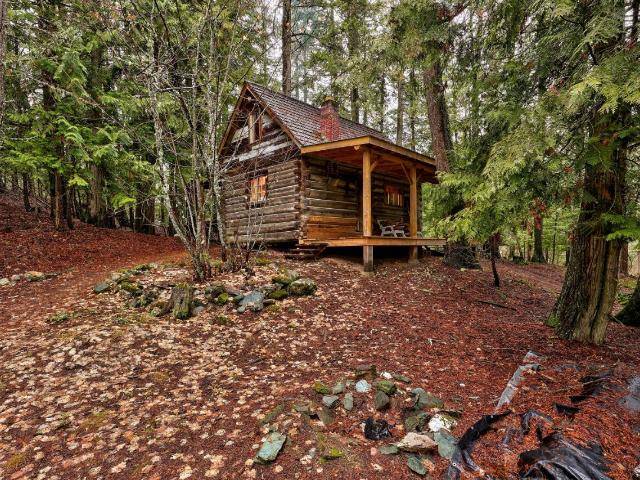 6057 LINE 17 ROAD, North Shuswap, BC V0E 1M7