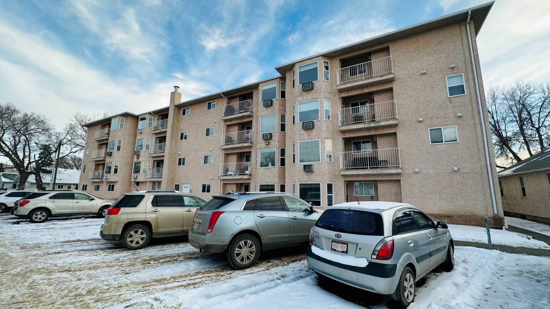 Drumheller, AB T0J 0Y4,190 3 Avenue E #305