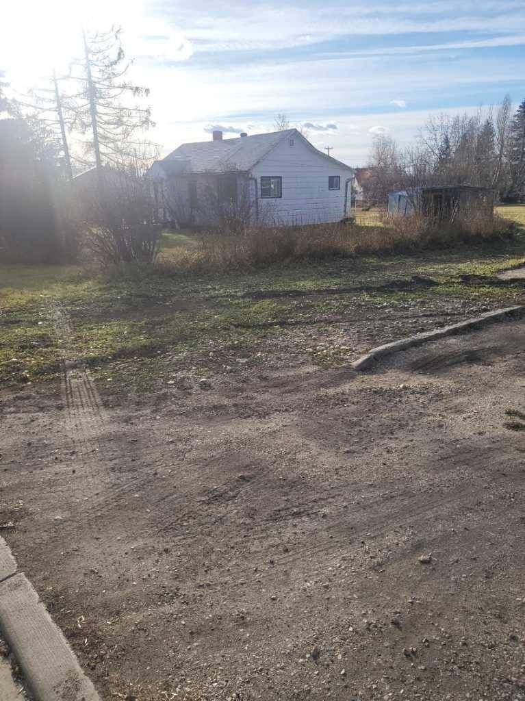 Beaverlodge, AB T0H 0C0,807 6th AVE