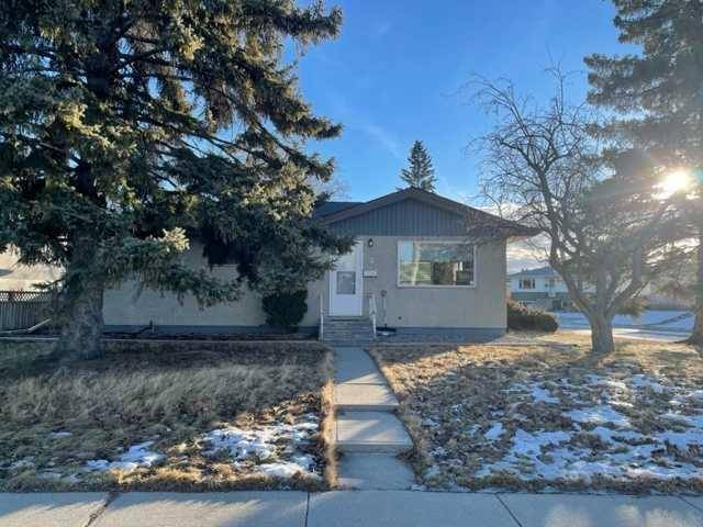 Calgary, AB T3C 2N5,4 Rossburn CRES SW