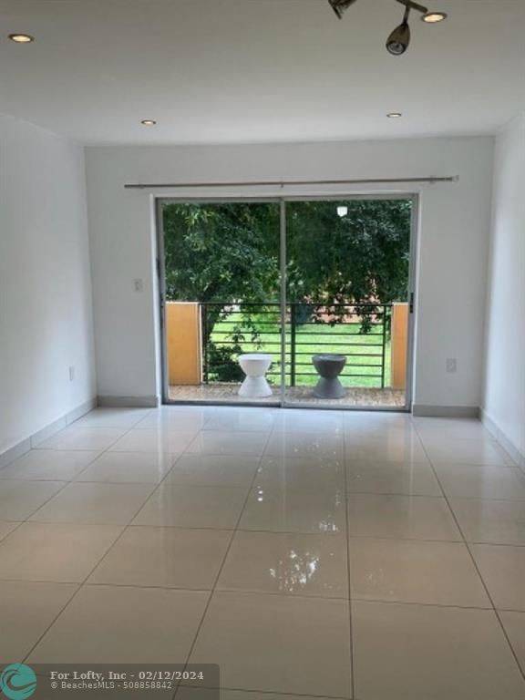 North Miami, FL 33161,365 NE 125 ST #216