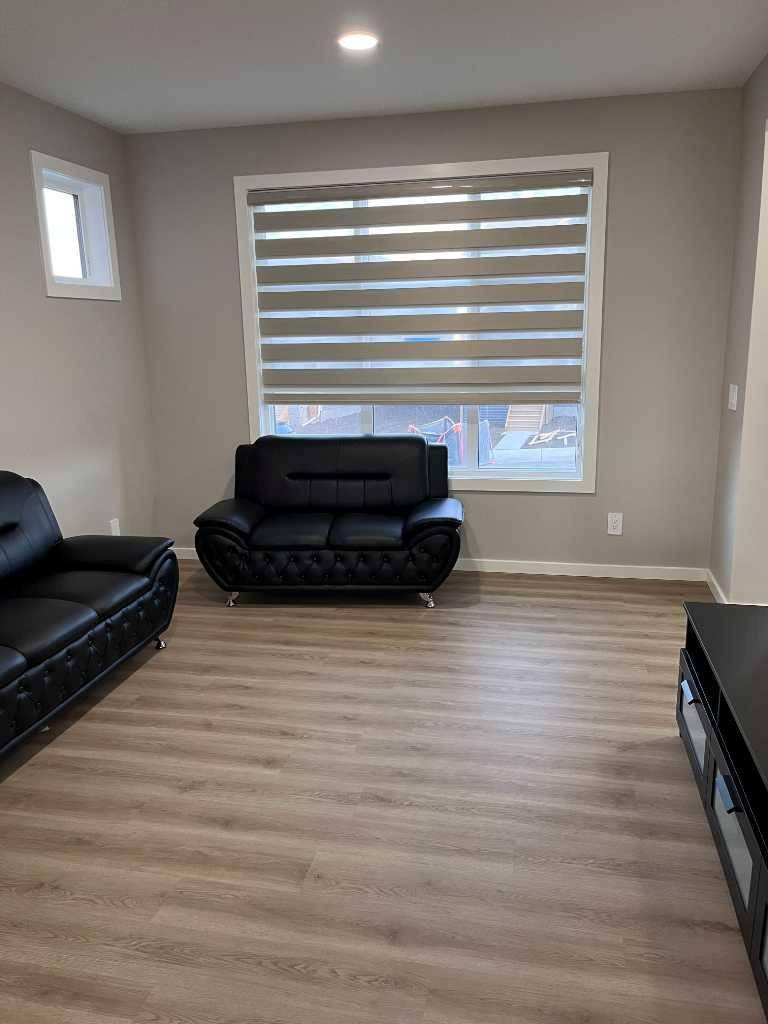 Calgary, AB T3P1Y1,93 Herron Mews NE