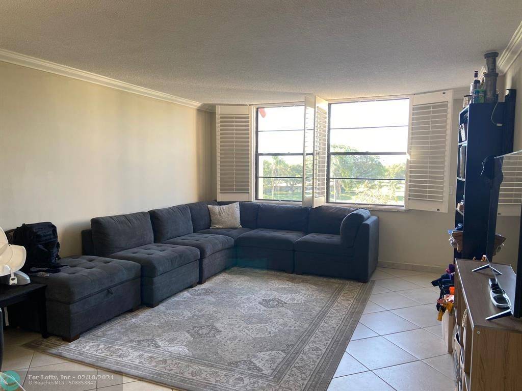 Hollywood, FL 33021,3800 N Hills Dr  #402