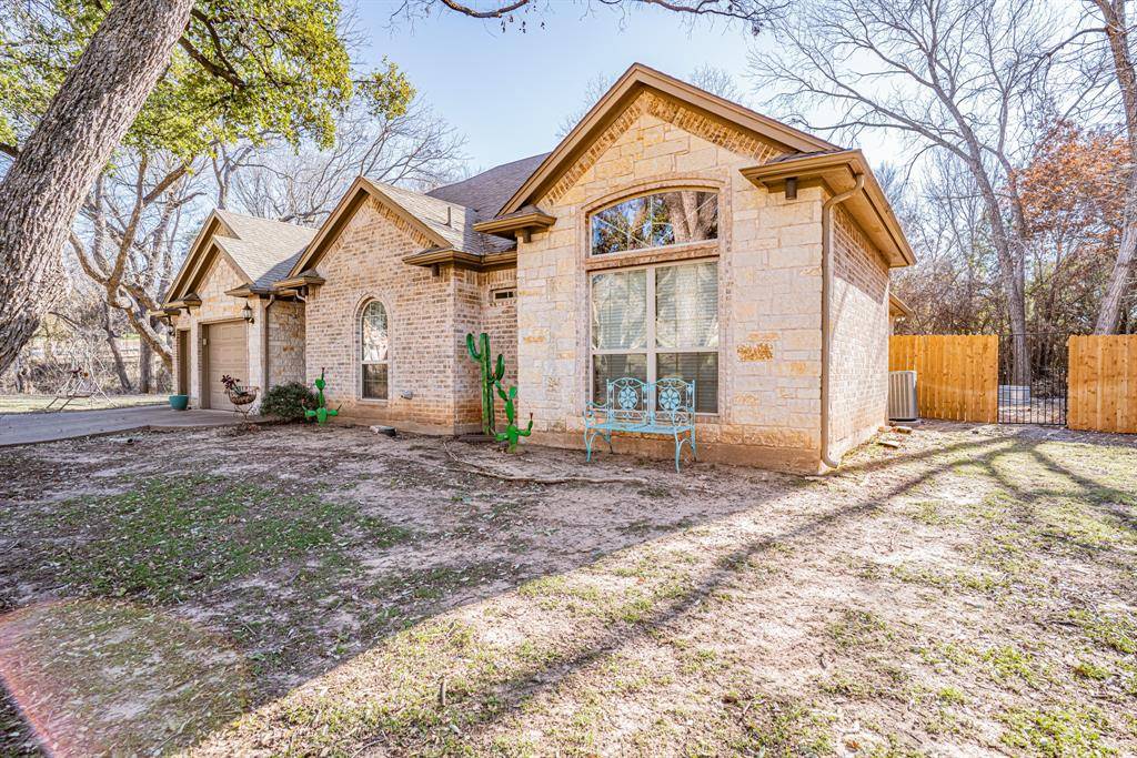 Granbury, TX 76049,405 Aqua Vista Drive