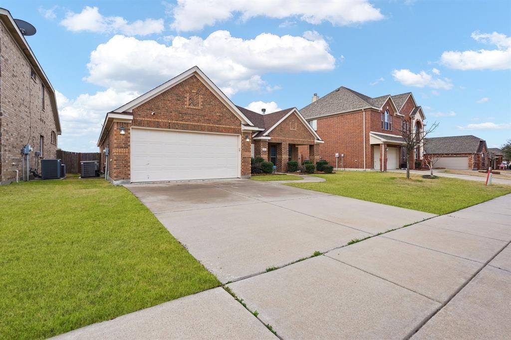 Burleson, TX 76028,820 Peach Lane