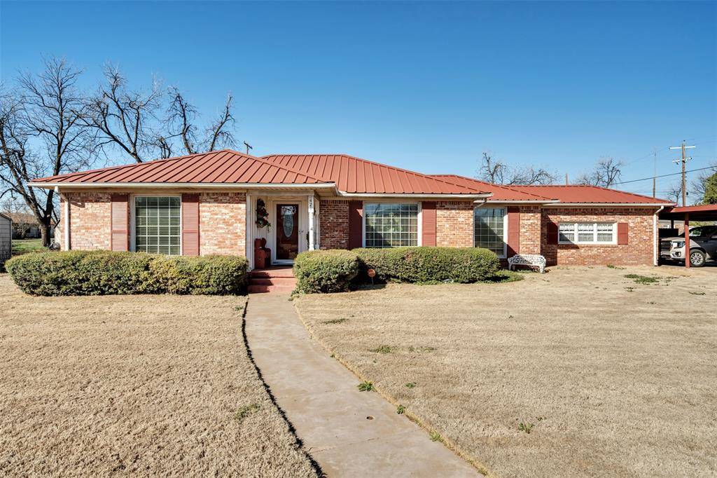 Munday, TX 76371,421 S 11th Avenue