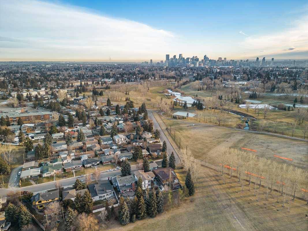 Calgary, AB T2L 0L3,3304 Copithorne RD NW