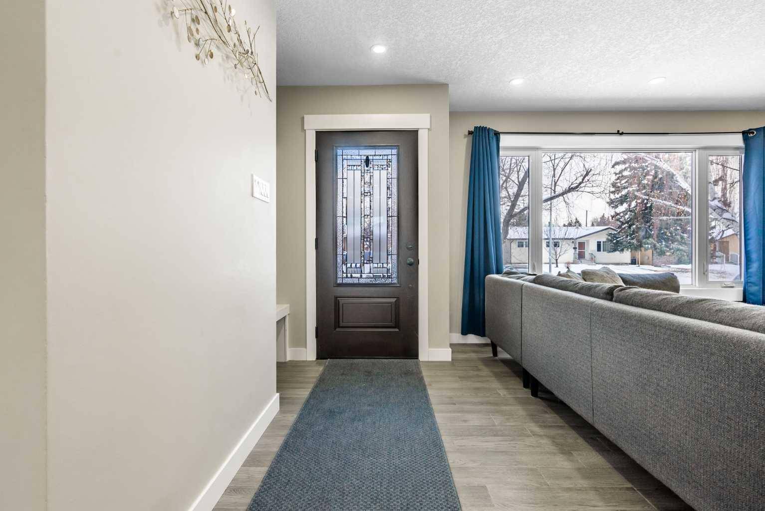 Calgary, AB T2J 0Y6,447 Astoria CRES SE