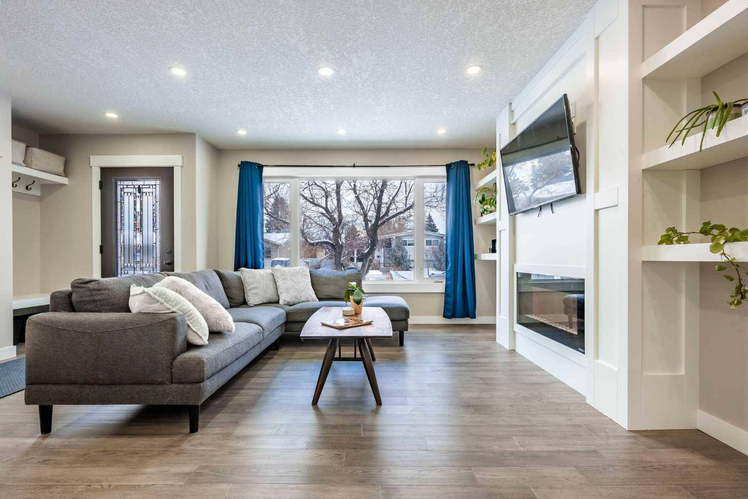 Calgary, AB T2J 0Y6,447 Astoria CRES SE