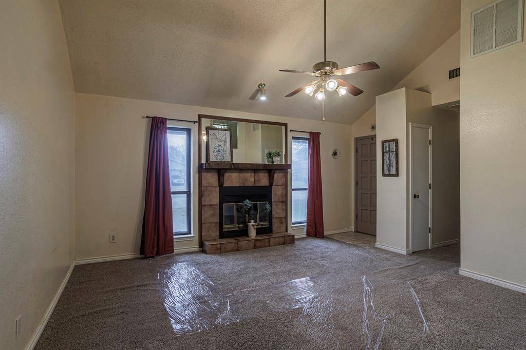 White Settlement, TX 76108,424 S Las Vegas Trail