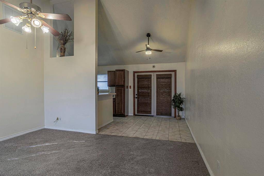 White Settlement, TX 76108,424 S Las Vegas Trail