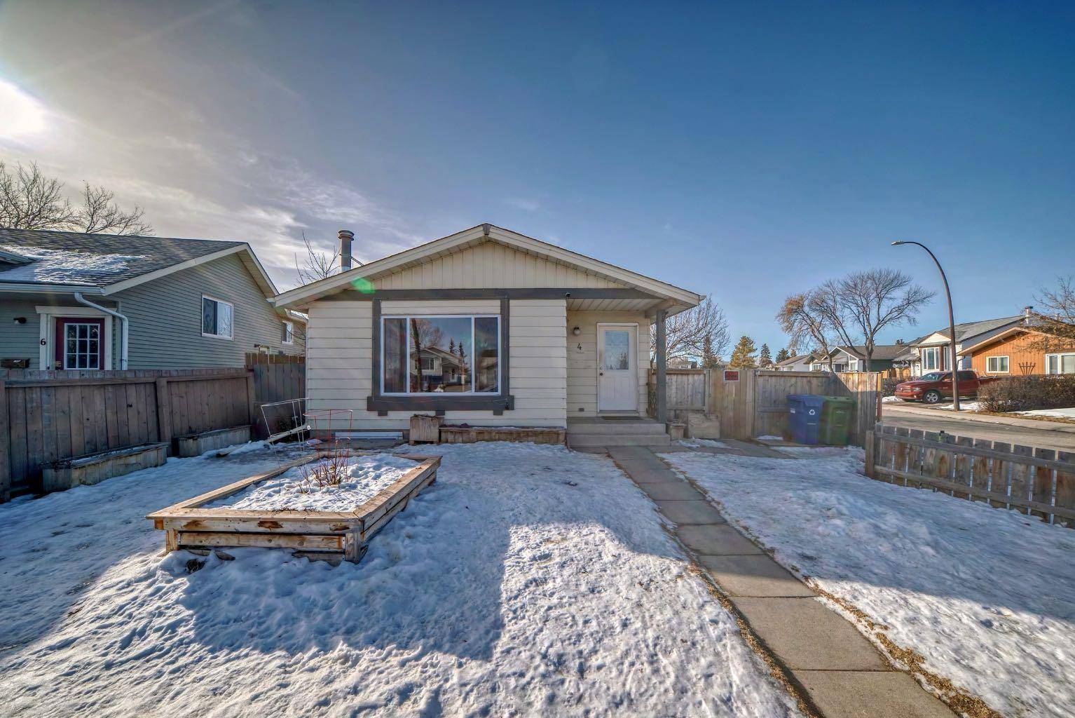 Calgary, AB T2A 6Y3,4 Aberdare PL NE