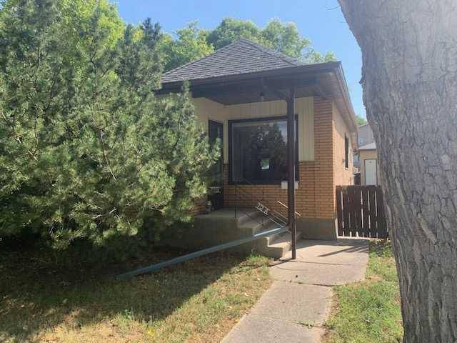 Lethbridge, AB T1H 2K2,715 12A ST N