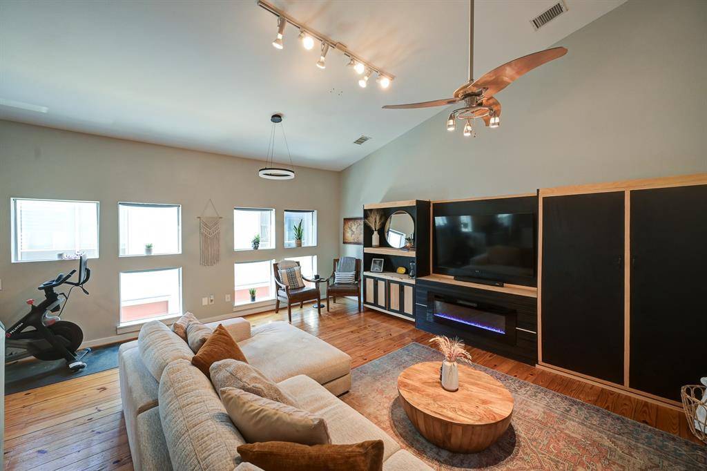 Dallas, TX 75215,1214 Urban Lofts Drive