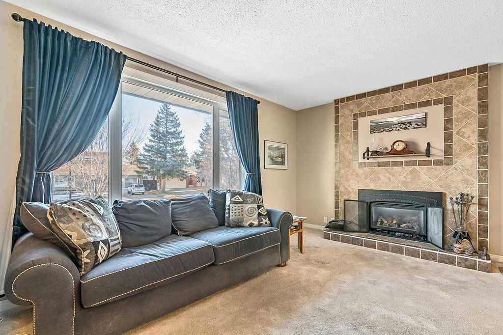 Calgary, AB T2K 5P1,5223 North Haven DR NW