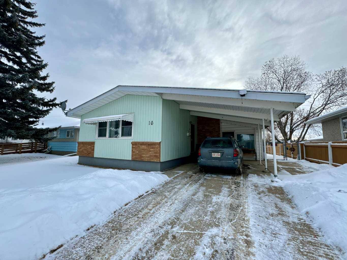 Red Deer, AB T4N 4Y8,16 Fairway AVE