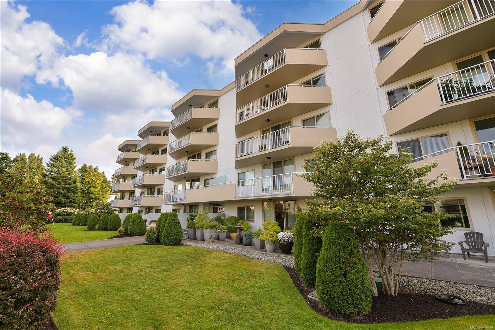 Oak Bay, BC V8S 5H2,1148 Goodwin St #201