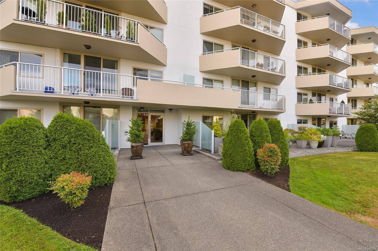 Oak Bay, BC V8S 5H2,1148 Goodwin St #201