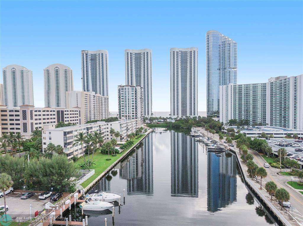 Sunny Isles Beach, FL 33160,300 Bayview Dr  #1611