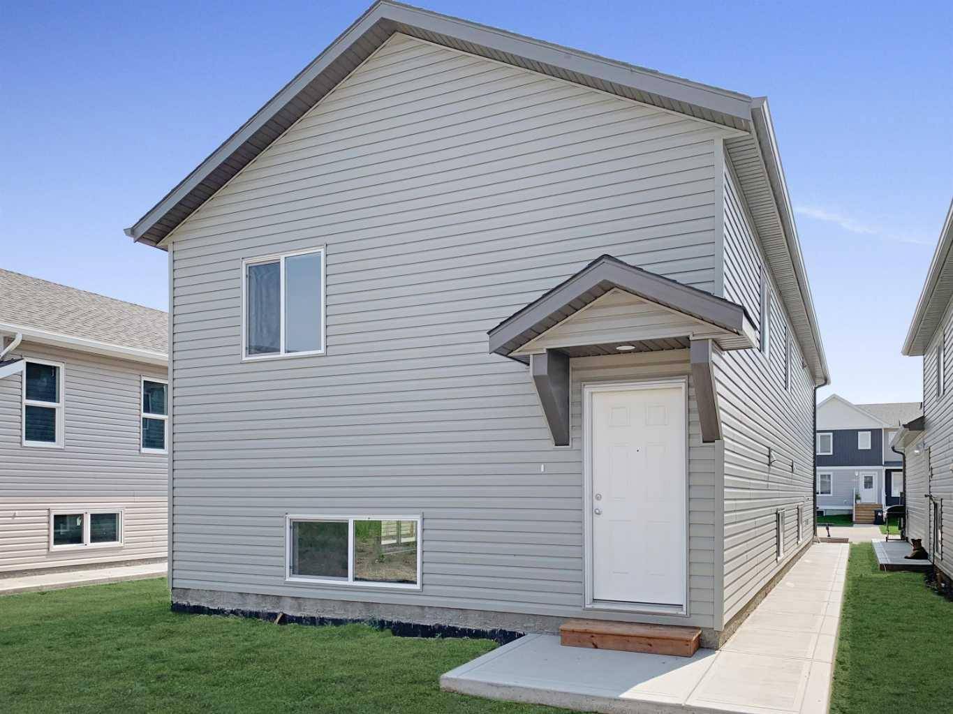 Clairmont, AB T8X5C8,9518 112 AVE #B