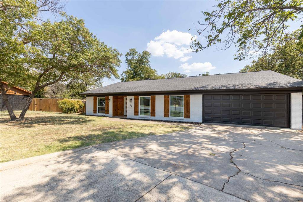 Bedford, TX 76021,1104 Shady Oak Court