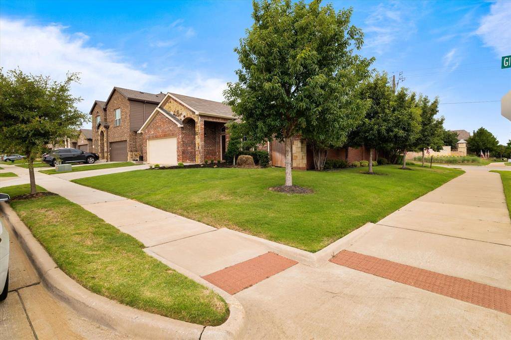 Denton, TX 76208,5825 Glenwood Drive