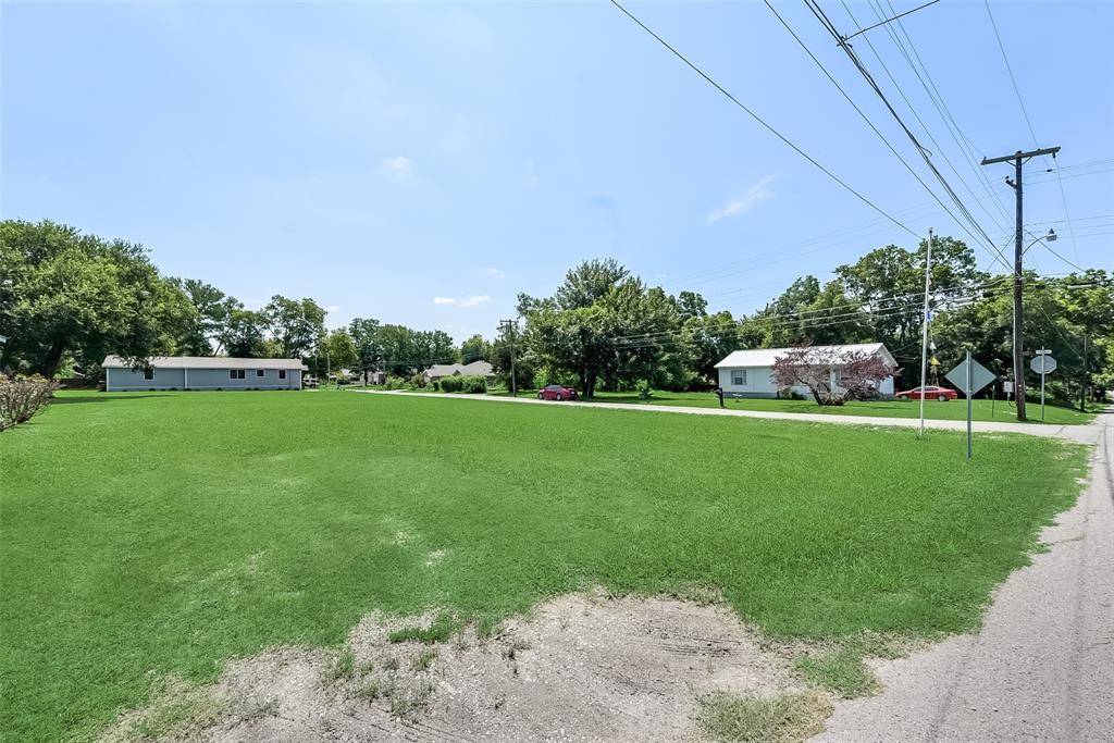 Bonham, TX 75418,607 E 6th Street