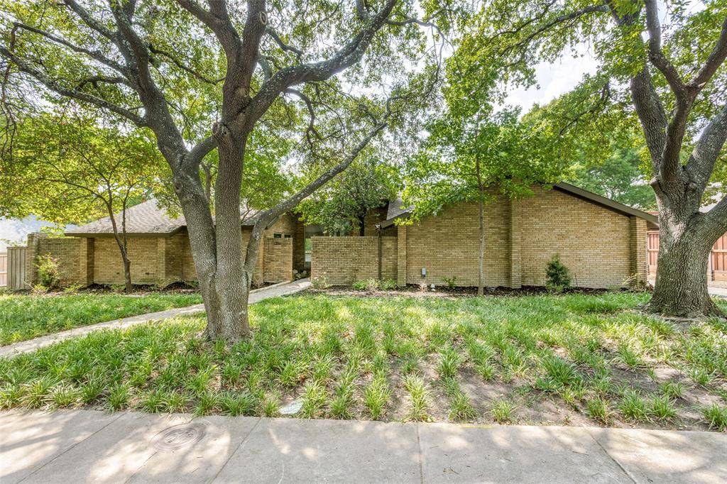 Dallas, TX 75243,9037 Meadowknoll Drive