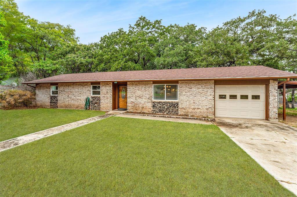 De Leon, TX 76444,632 S Bowie Street