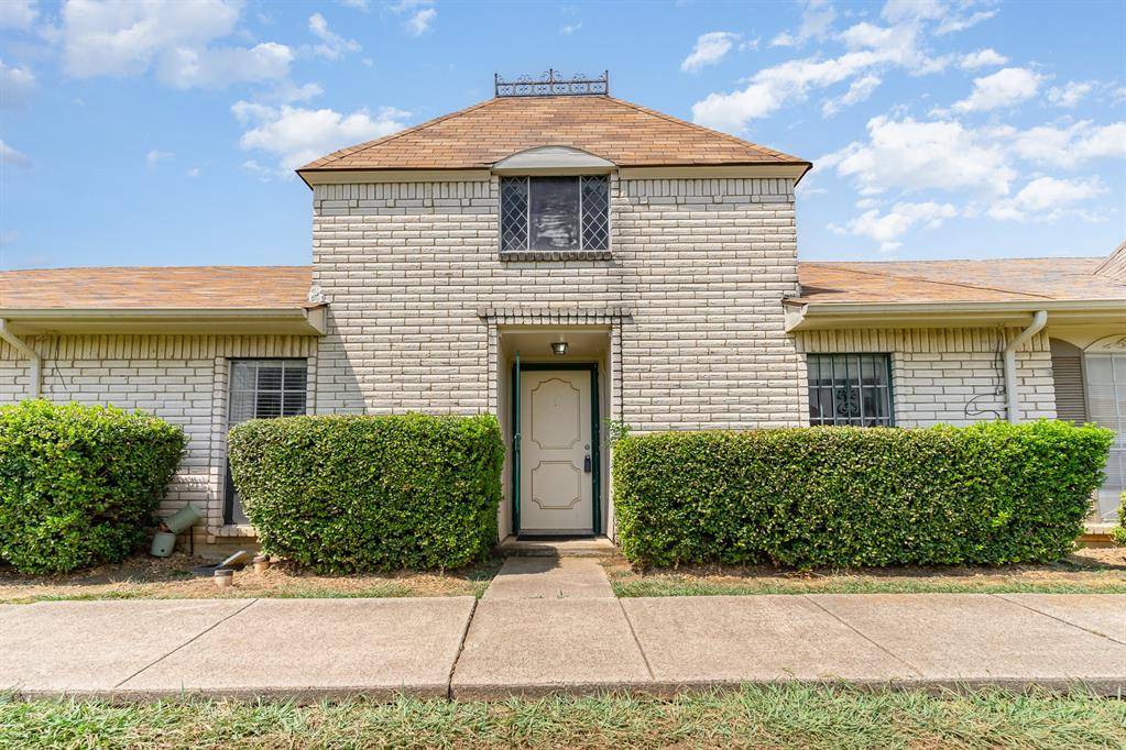 Grand Prairie, TX 75052,10 W Townhouse Lane