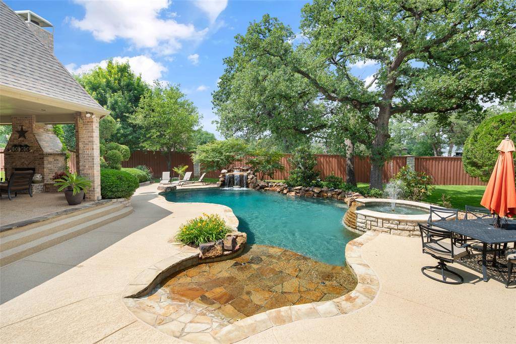 Southlake, TX 76092,105 Brentwood Circle