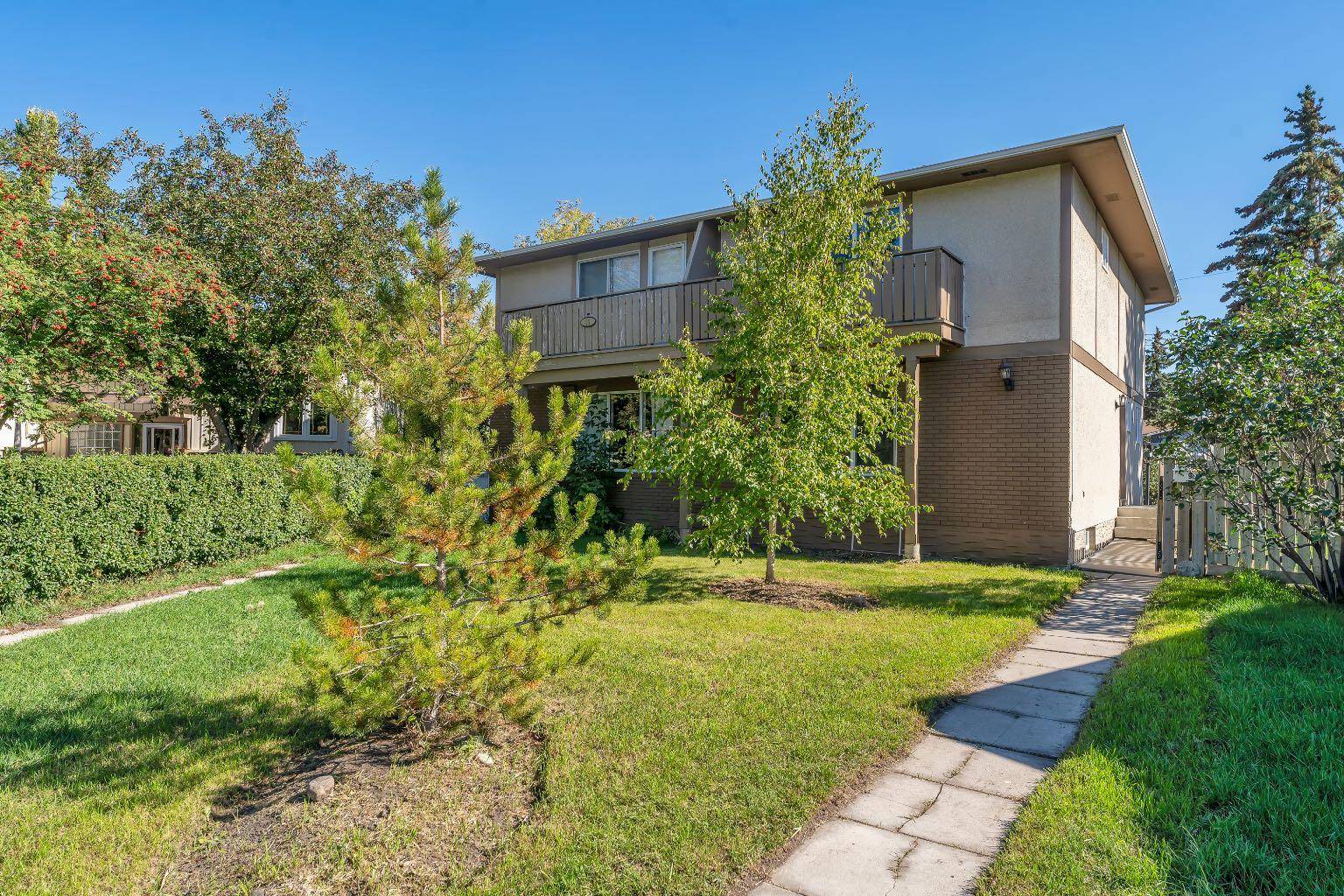 Calgary, AB T2H 2B2,9 Arlington Bay SE