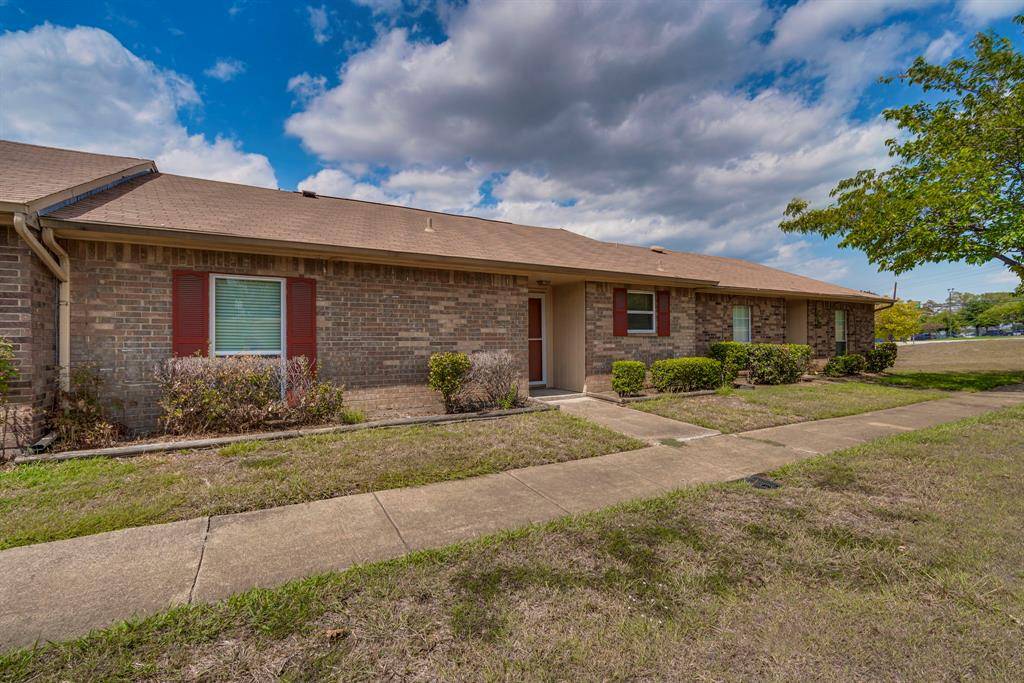 Grand Prairie, TX 75052,24 E Townhouse Lane